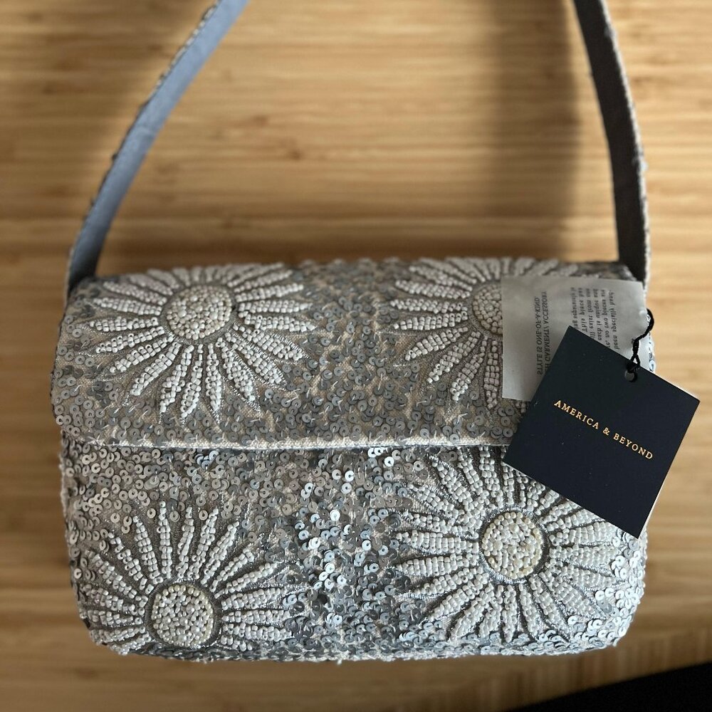 White & grey beaded shoulder bag - America & Beyond
